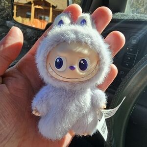 Labubu pin for love E.